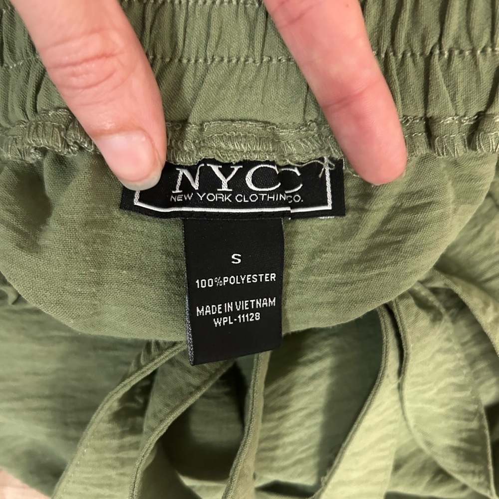 New York Clothing Company Green High-Waisted Shorts with Belt, Size S - Picture 4 of 6
